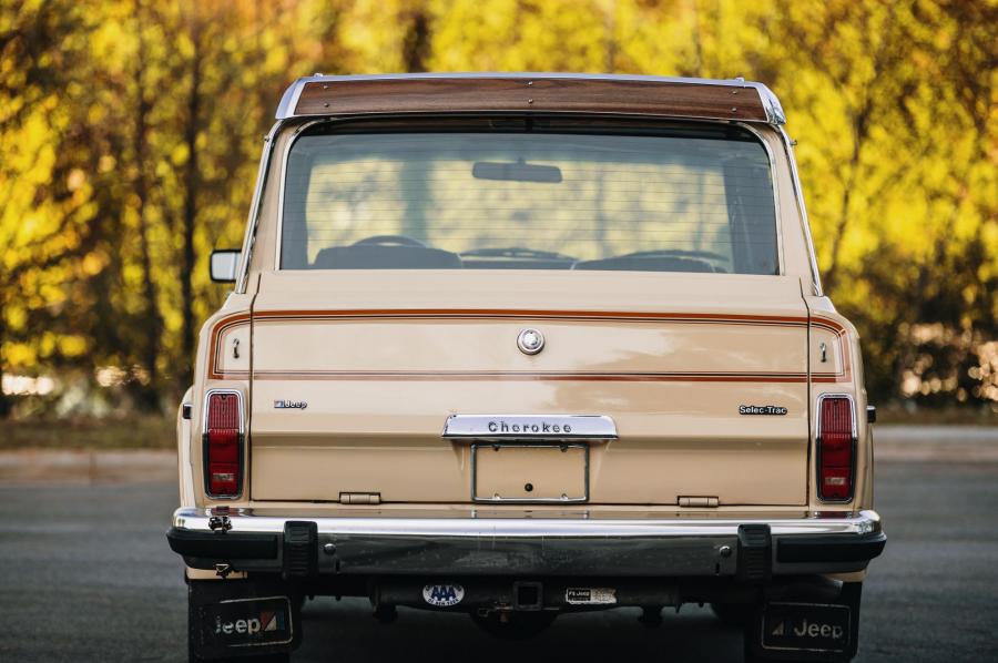  Jeep Cherokee Laredo (SJ) 1983 года  (фото 6 из 78)